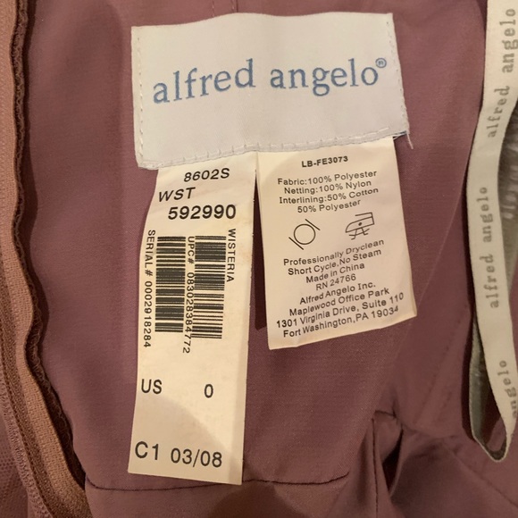 Sweetheart Wedding Dress - Picture 2 of 9